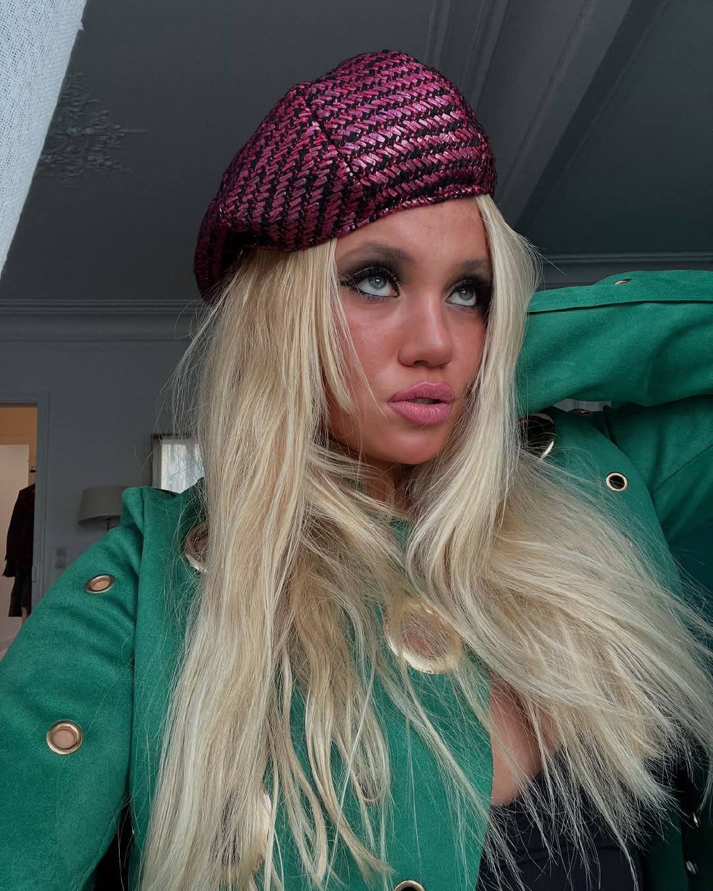 Анастасия Соломеина в флэт-капах Sam Greywool image preview