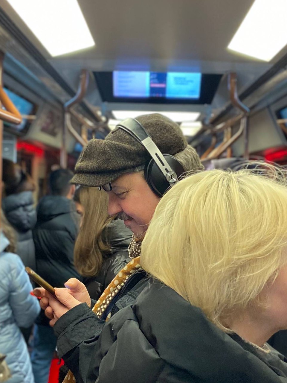 Интересно думать, что я сшил столько кепок image preview