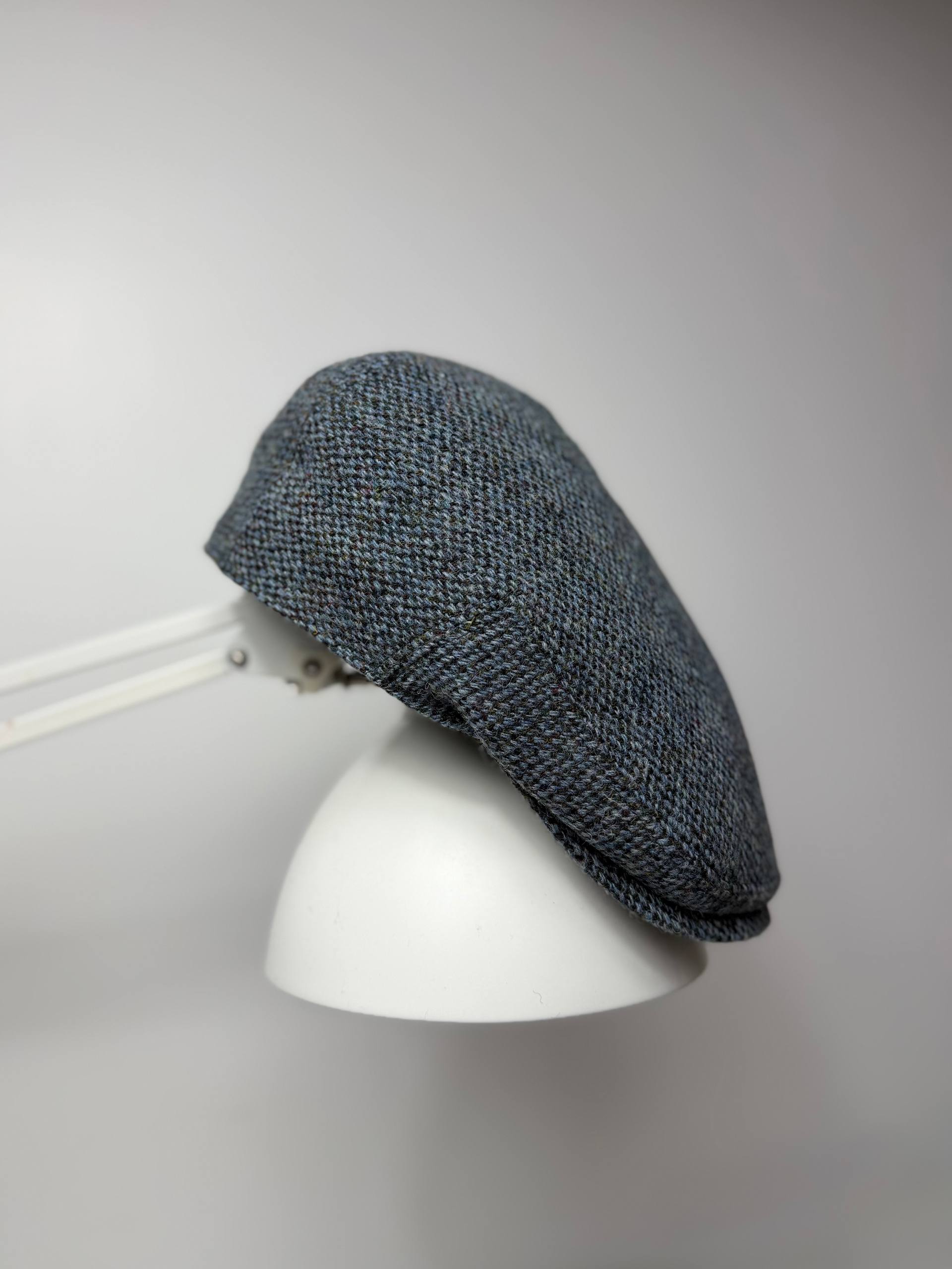 Лаконичная снаружи и взрыв красок внутри) image preview