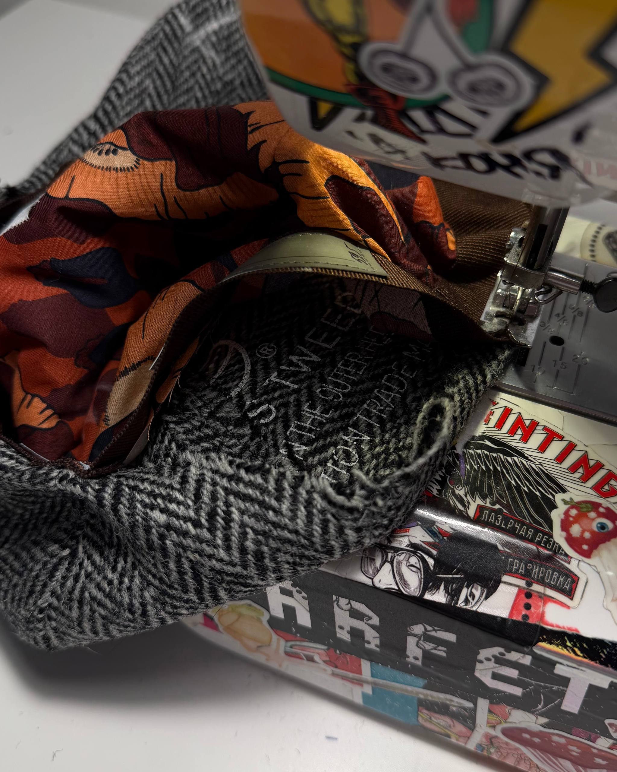 Маленькие секретики в кепках Sam Greywool image preview