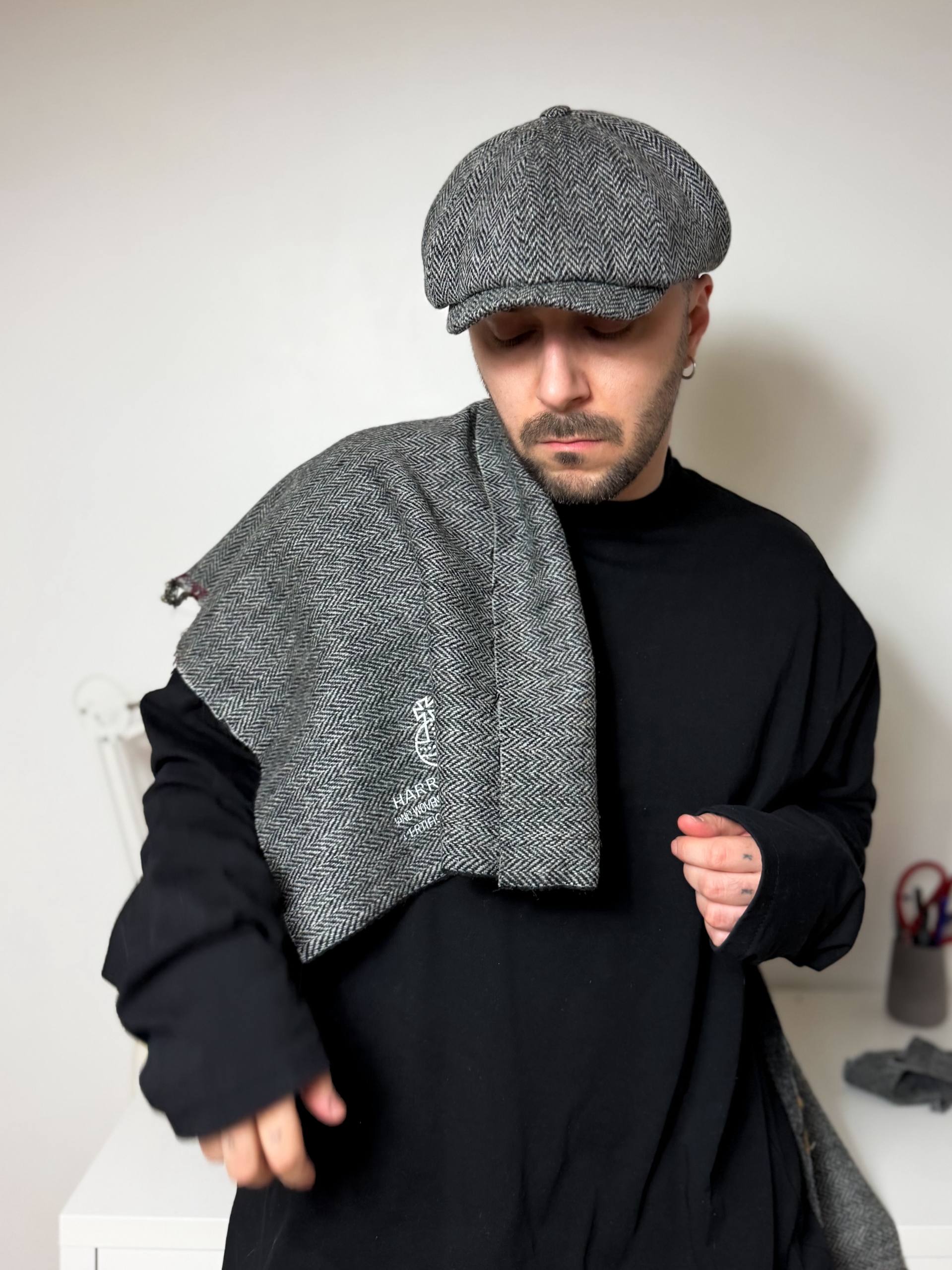 Серая ёлка в твиде Harris Tweed image preview